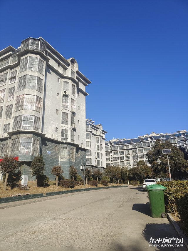 东平县四实小佛山中学鑫海山庄电梯3楼大三居带车库可分期